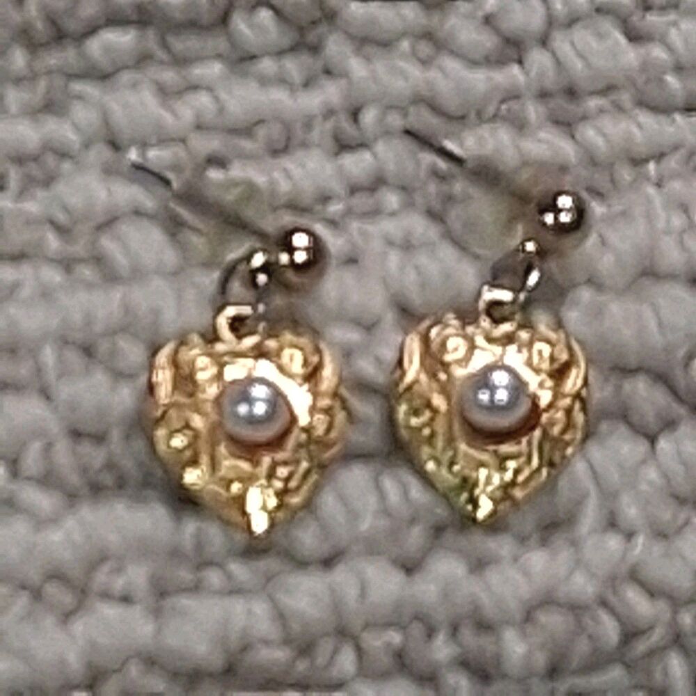 VTG GOLD TONE FAUX PEARL FILIGREE ENGRAVED HEART DROP DANGLE PIERCED EARRINGS